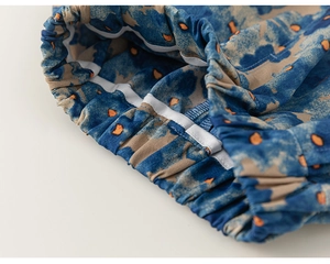 Détail de la taille élastique d'un pantalon anti-moustique tie-dye pour enfants