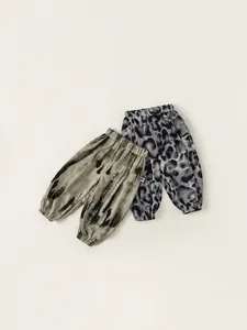 Pantalon d'été léger pour enfants avec motifs à l'encre et imprimé léopard
