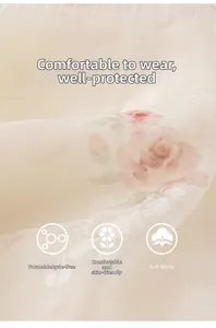 Détail du tissu mousseline à motif floral respirant et texture douce sur la peau