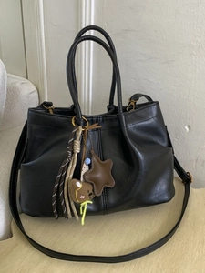 Grand Sac Cabas Femme en Cuir PU Plissé Sac Bandoulière Rétro Mode Avec Pendentif Ours Étoile Sac à Main Décontracté
