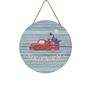 USA Independence Day wooden door sign featuring a vintage truck and stars decoration