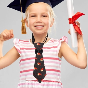 Cravatta da diploma regolabile per bambini con motivi rossi di tocco e rotoli