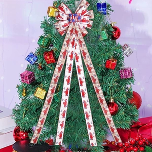 Detail der USA Unabhängigkeitstag-Schleife mit Vintage-Truck-Druck auf dem Weihnachtsbaum