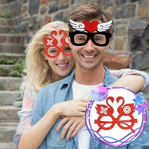 Valentine's Day heart-shaped party glasses for couples featuring red glitter and X/O symbols