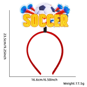 Rode voetbal fan hoofdband met gele SOCCER tekst en iconen, afmeting 23,5 cm x 16,6 cm