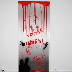 Sticker de porte Halloween avec empreintes de mains sanglantes et texte No One Leaves