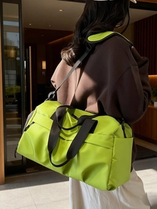 Große neongrüne Reisetasche mit schwarzem Schultergurt für Fitnessstudio und Sport