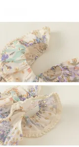Détail de l'imprimé floral sur tissu beige avec broderie étoile et dentelle