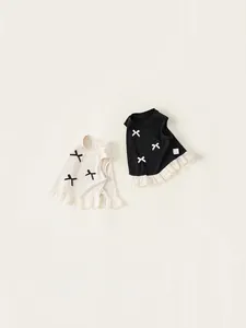 Gilet estivo per animali in cotone senza maniche con fiocco e pizzo in crema e nero