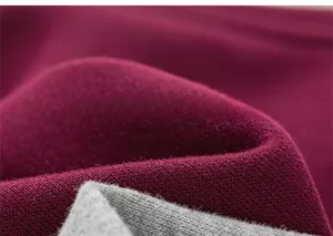 Détail du pantalon bordeaux pour fille avec doublure polaire grise chaude pour l'hiver