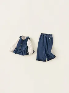 Ensemble fille avec haut en jean à volants et pantalon large avec détails dentelle