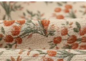 Gros plan du tissu en velours côtelé floral pour chemisier fille avec motif de fleurs