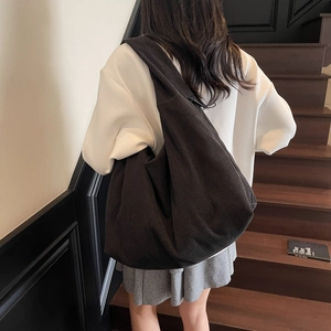 Grand sac hobo en velours côtelé noir pour femme avec texture de tissu côtelé doux