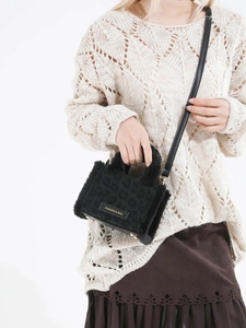 Elegante borsa nera con stampa leopardata e finiture in ecopelliccia per l'autunno-inverno