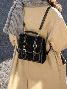 Sac à dos vintage noir en daim avec surpiqûres blanches et boucles dorées pour femmes