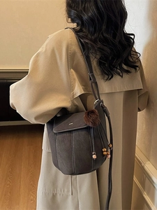 Secchiello vintage testa di moro opaco con cuciture bianche per moda autunno inverno