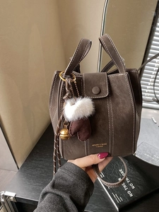 Retro Women PU Leather Bucket Bag Fashion Contrast Stitching Shoulder Crossbody Bag With Plush Glove Charm Daily Tote Bag