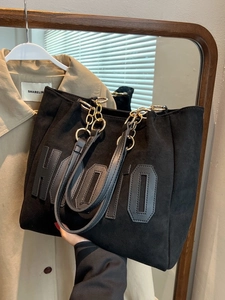 Classic black tote bag with HOTO lettering and gold chain strap for daily commuting