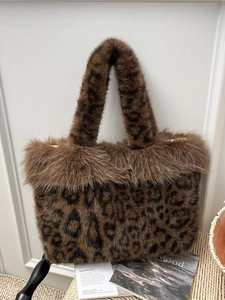 Women Fashion Faux Fur Leopard Print Handbag Autumn Winter Plush Tote Bag With Magnetic Closure Stylish Warm Underarm Bag For Daily Use