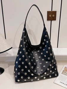 Sac hobo vintage noir avec rivets argentés et grande capacité pour les femmes