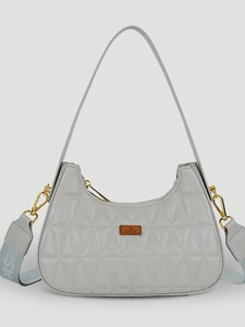 Bolso hobo gris acolchado para mujer con detalles dorados y correa ancha estampada