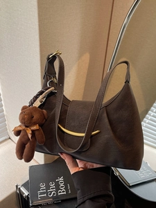 Vintage Frosted PU Leather Crescent Crossbody Bag For Women Chic Dumpling Shoulder Bag With Metal Buckle And Bear Pendant