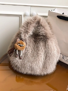 Borsa a Secchiello in Peluche Ecopelliccia da Donna Borsa a Tracolla Morbida Con Simpatico Ciondolo Bambola Borsa a Mano Pendolare Autunno Inverno Tinta Unita
