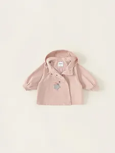 Pink hooded windbreaker for girls with star pendant and ribbed cuffs in soft pink fabric