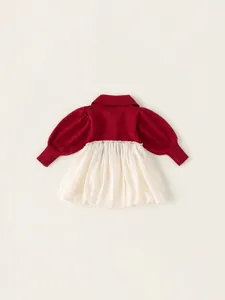 Süßes rotes Strickkleid mit weißem Glockenrock und Schleife für kleine Mädchen