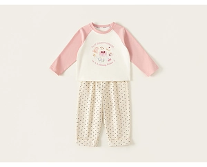Detailansicht Mädchen-Freizeitset mit Teddybär-Print und englischem Schriftzug
