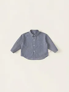 Classic blue and white vertical striped long sleeve cotton shirt for boys with front pocket