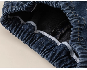 Détail du pantalon en jean pour fille avec taille élastique et doublure polaire noire