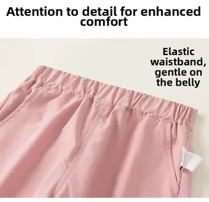 Détail du pantalon décontracté rose pour filles avec taille élastique et poches