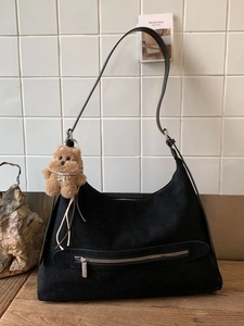 Sac à Épaule Hobo Rétro pour Femmes en Cuir PU Grande Capacité Texture Daim Sac Cabas Avec Pendentif Ours et Poche Avant