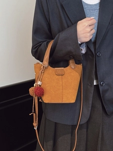Borsa a secchiello vintage in pelle scamosciata marrone con manici in pelle