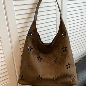 Vintage Suede Large Capacity Tote Bag For Women Laser Cut Hollow Flower Pattern Shoulder Bag Retro Commuting Handbag
