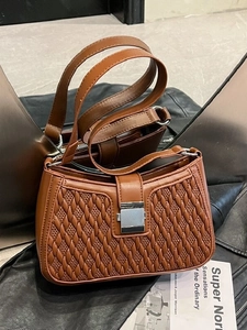 Vintage Women Woven PU Leather Underarm Shoulder Bag Minimalist Casual Baguette Handbag With Metal Clasp Urban Daily Tote Bag