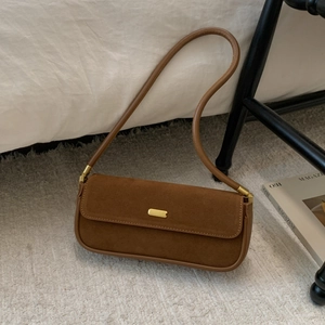 Vintage braune Baguette Tasche aus Wildleder mit goldener Schnalle und Lederriemen
