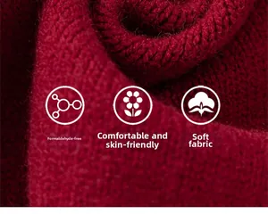 Dettaglio del cardigan in maglia rossa con tessuto morbido sulla pelle e trama senza formaldeide