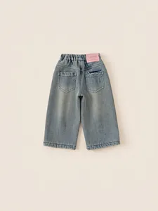 Jean droit bleu clair pour filles avec taille élastique et écusson en cuir rose chic