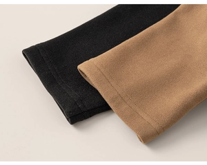 Détail des poignets de manches noir et camel avec couture robuste à double piqûre