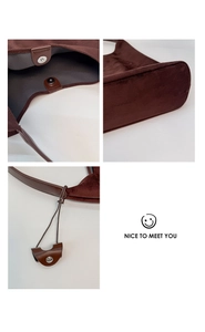 Dettaglio della borsa tote in pelle scamosciata con chiusura magnetica e base ampia