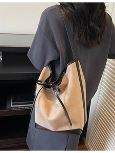 Sac fourre-tout léopard rétro en daim kaki avec des finitions en cuir noir pour femmes