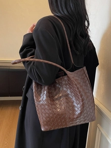 Dark brown woven leather tote bag with large capacity for autumn casual commuting fashion