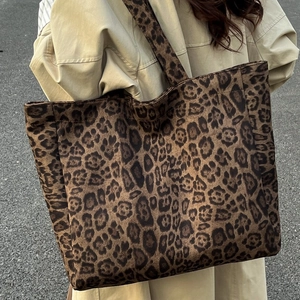 Grande borsa tote leopardata da donna in tela per pendolari e uso quotidiano