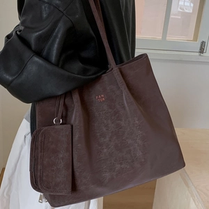Brown vintage large capacity tote bag with texture and letter logo for women