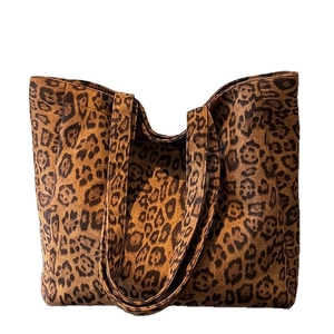 Borsa tote classica in tela con stampa leopardata e ampio design per il lavoro quotidiano