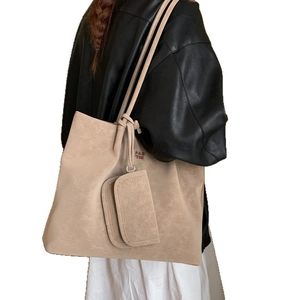 Minimalist beige large capacity tote bag with vintage leather texture and small pouch