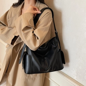 Classic black vintage large capacity tote bag with adjustable shoulder strap and pockets