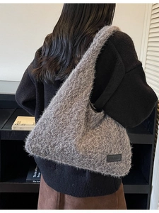Grand sac cabas gris en fausse fourrure pour femme, sac à épaule élégant pour l'hiver